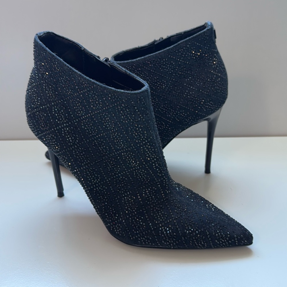 NWT Guess Sparkle Booties